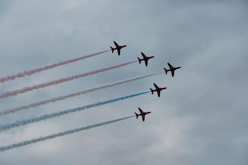 Red Arrows 0189 
 Red Arrows in action - arrow formation 
 Keywords: Red Arrows, Farnborough airshow, July 2010