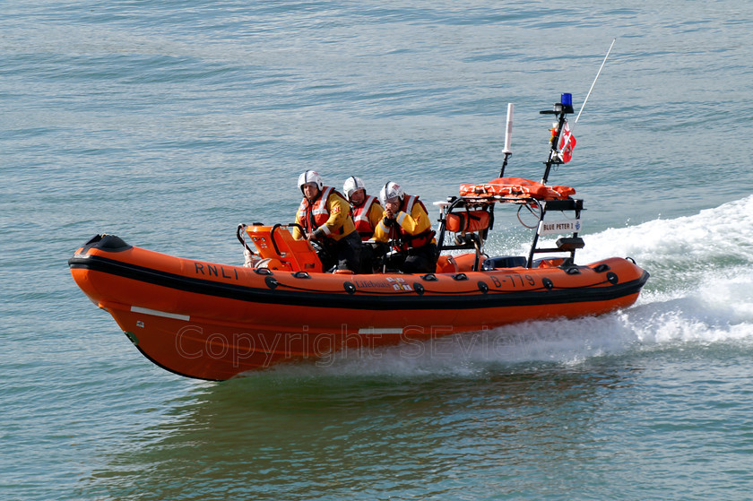 Lifeb0032 
 RNLI lifeboat exercises on River Arun, Littlehamton, West Sussex 
 Keywords: Lifeboat, River Arun, Littlehamton, West Sussex, Exercise, Rescue, RNLI, Blue Peter, UK