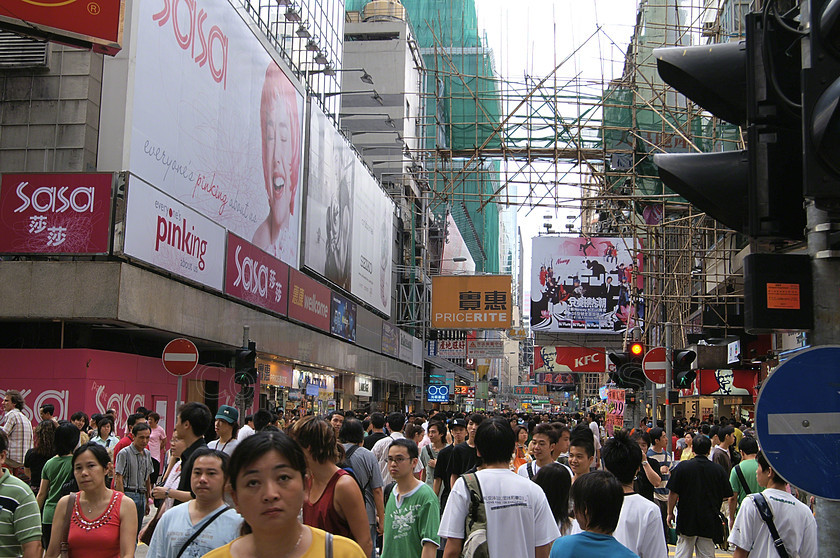 crowds00070 
 KONICA MINOLTA DIGITAL CAMERA 
 Keywords: Hong Kong, Street scene, shopping, crowds