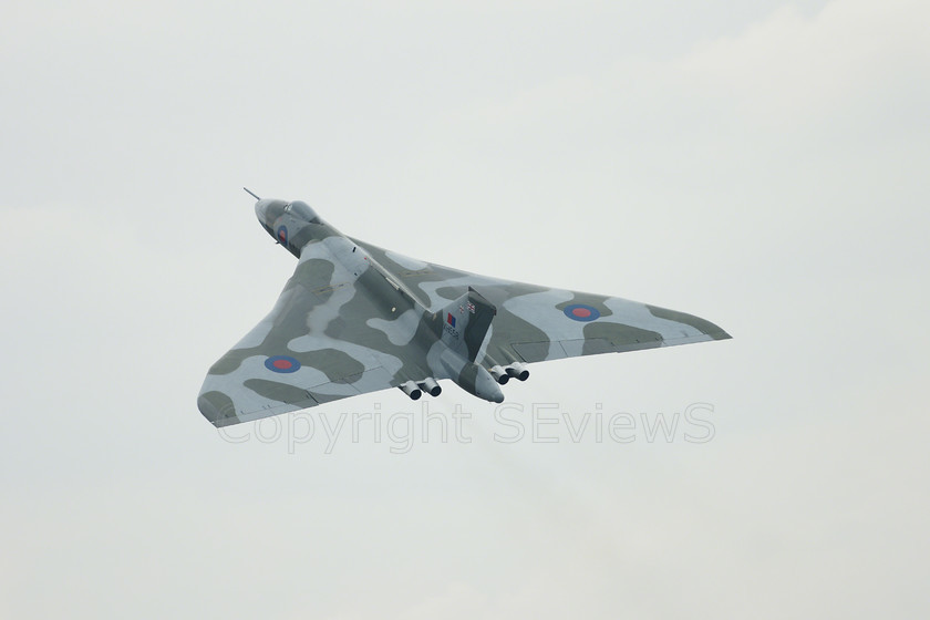 Avro Vulcan 02657 
 Avro Vulkan 
 Keywords: Avro Vulcan, Farnborough airshow, July 2010