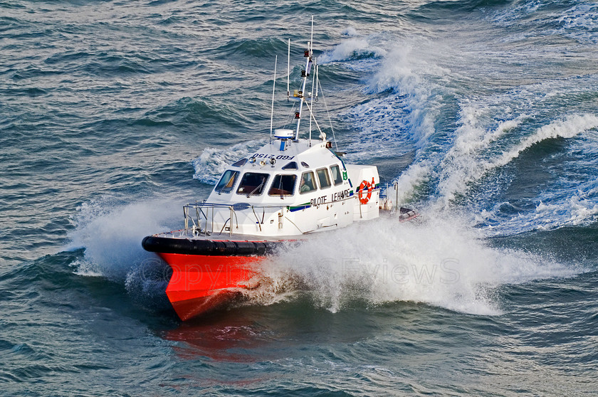 Le Havre Pilote 
 Bateau pilote - Le Havre 
 Keywords: Le Havre, pilot boat, planing, creating waves, splashes, spray, France