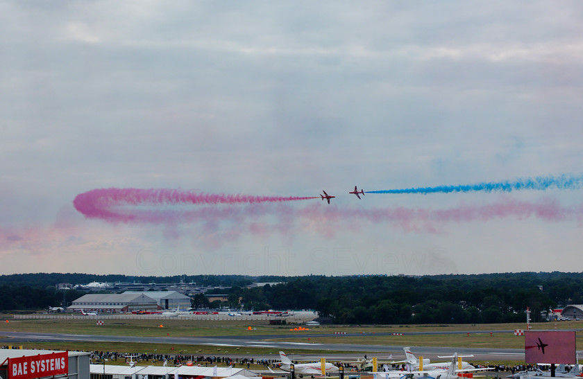 Red Arrows 0179 
 Red Arrows in action - two head on 
 Keywords: Red Arrows, Farnborough airshow, July 2010