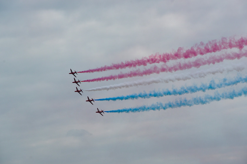 Red Arrows 0155 
 Red Arrows in action - arrow formation 
 Keywords: Red Arrows, Farnborough airshow, July 2010