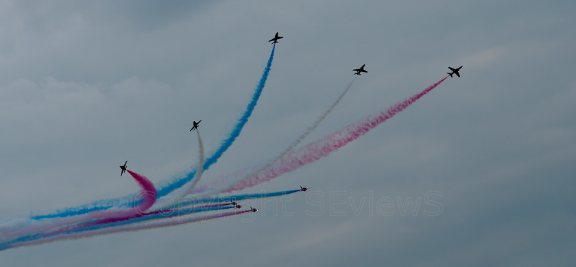 Red Arrows 0127 
 Red Arrows in action - star burst 
 Keywords: Red Arrows, Farnborough airshow, July 2010