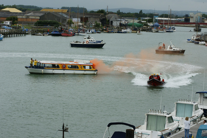 RNLI03719 
 RNLI lifeboat exercises on River Arun, Littlehamton, West Sussex 
 Keywords: Lifeboat, River Arun, Littlehamton, West Sussex, Exercise, Rescue, RNLI, Blue Peter, UK