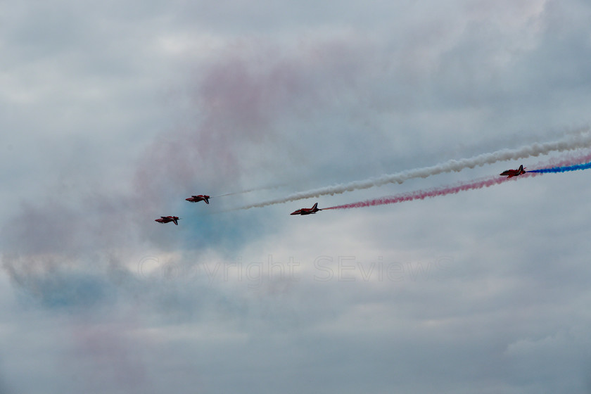 Red Arrows 0195 
 Red Arrows in action - in line flip over, some up side down 
 Keywords: Red Arrows, Farnborough airshow, July 2010