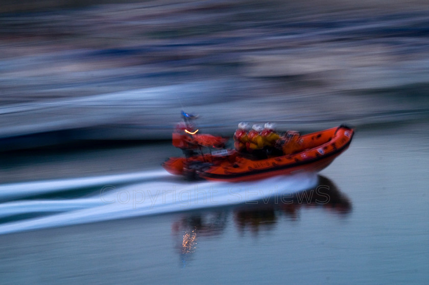 RNLI0029 
 RNLI lifeboat exercises on River Arun, Littlehamton, West Sussex 
 Keywords: Lifeboat, River Arun, Littlehamton, West Sussex, Exercise, Rescue, RNLI, Blue Peter, UK