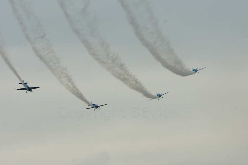 The Blades 02609 
 The Blades in action 
 Keywords: The Blades, Farnborough airshow, July 2010