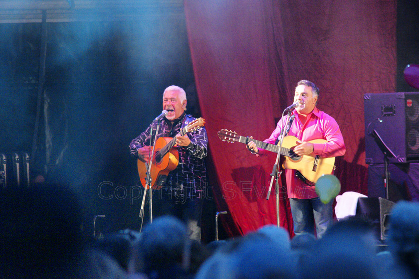 Gipsy Kings04669 
 Gipsy Kings in open air concert, 12th July 2008 at Audley End House, Saffron Walden in Essex, UK 
 Keywords: Gipsy Kings, concert, 12th July 2008, open air, Audley End House, Saffron Walden, Essex, UK