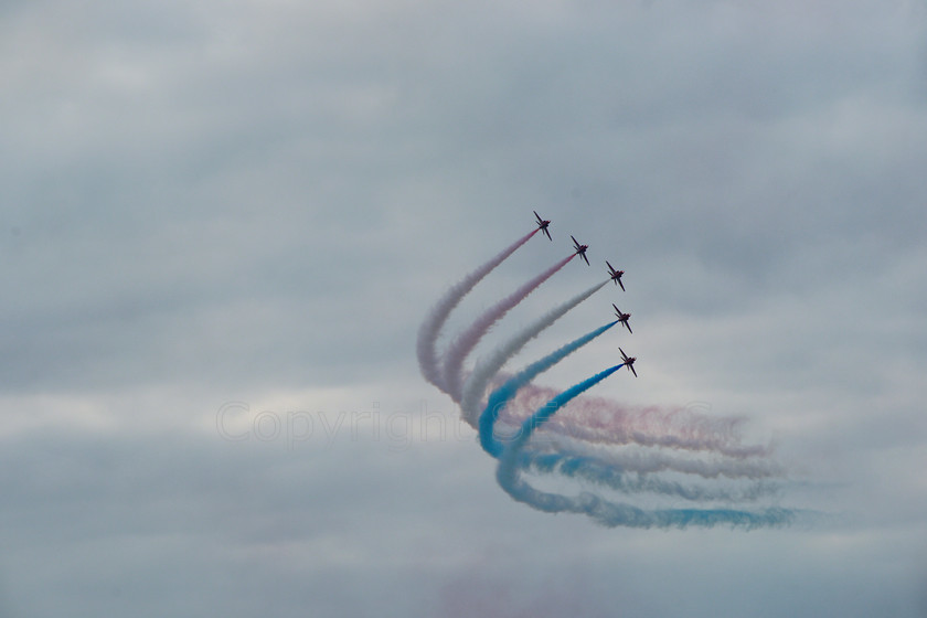 Red Arrows 0187 
 Red Arrows in action - heavy smoke trails 
 Keywords: Red Arrows, Farnborough airshow, July 2010