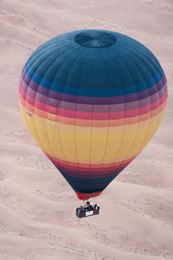 Al Ain balloon01010 
 Balloon over dunes and desert around Al Ain, UAE 
 Keywords: Balloon, Al Ain, desert, dunes, UAE